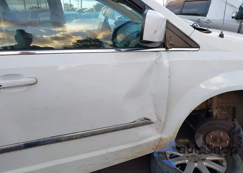 2014 Chrysler Town & Country Touring из США, поврежденный, VIN 2C4RC1BG8ER256348